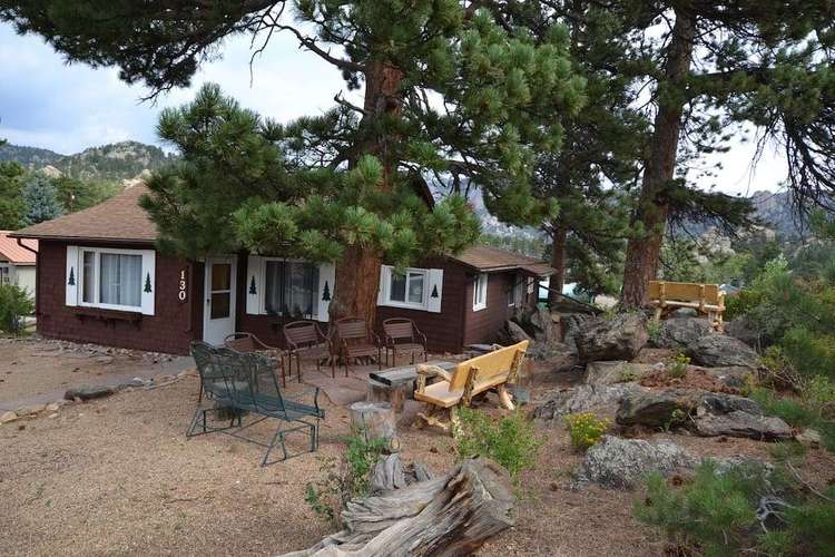 Bear Pause Cottage - 3 bedroom home - walk to town Preview 0