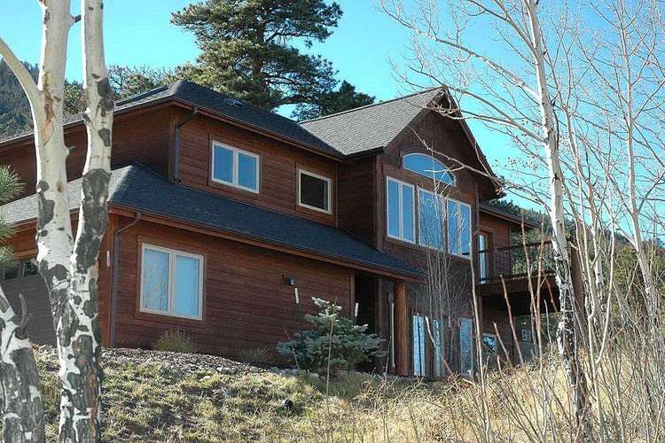 Ypsilon - 3 bedroom home near Marys Lake Preview 0