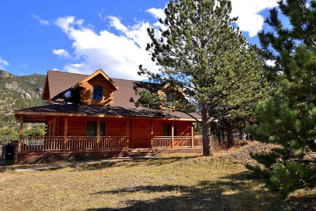 Pine Meadows - 3 bedroom log home in quiet setting Preview 0