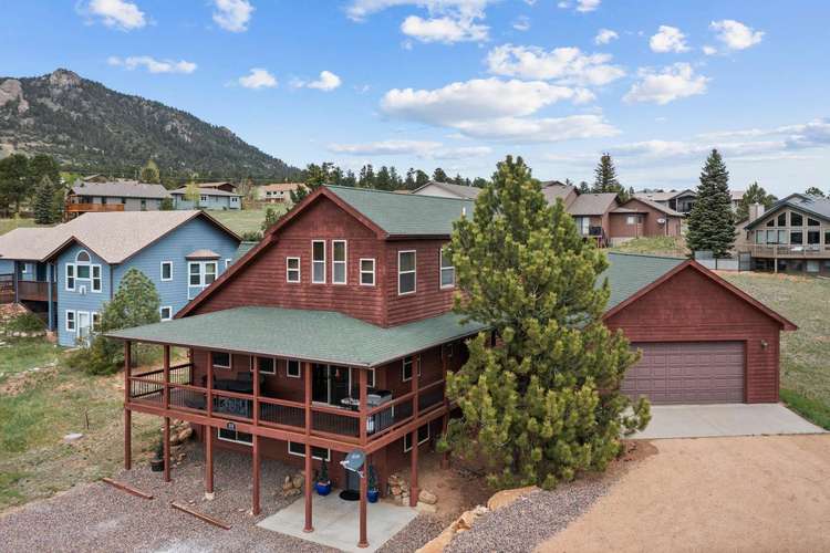 Lone Pine: A Stunning Mountain Retreat Preview 0