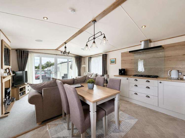 60057CH⭐ – Crane Hill area, 2 bed, 6 berth caravan with C/H & D/G Diamond rated. Preview 5