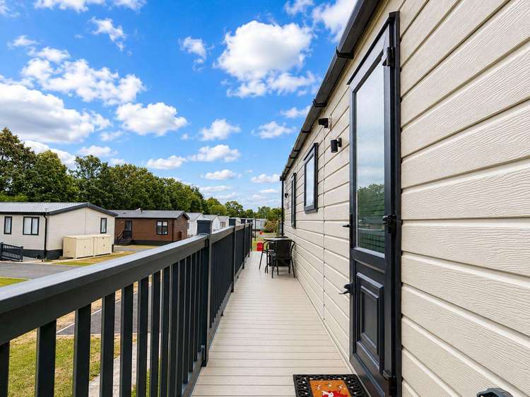 60057CH⭐ – Crane Hill area, 2 bed, 6 berth caravan with C/H & D/G Diamond rated. Preview 4