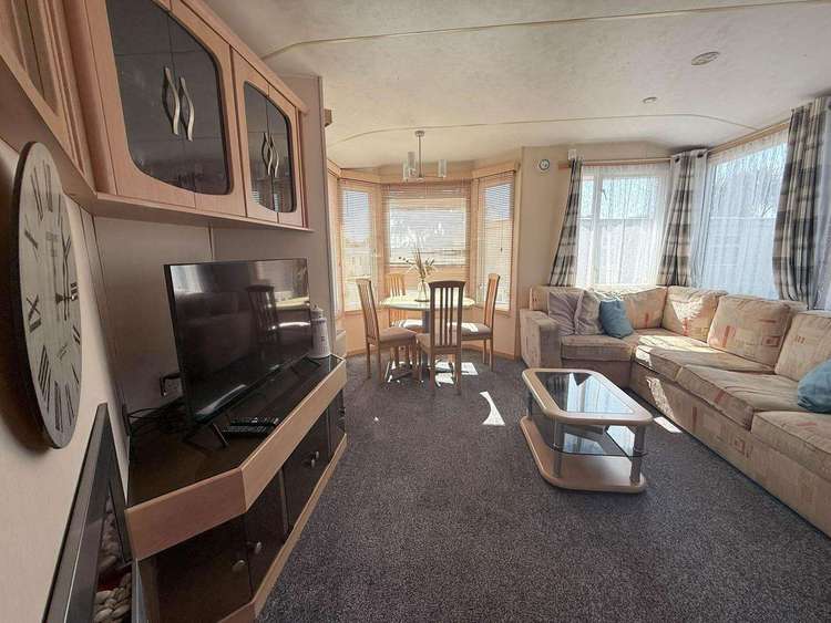 10027RP⭐ – Roman Parade area, 2 bed, 6 berth caravan with decking. Opal rated. Preview 5