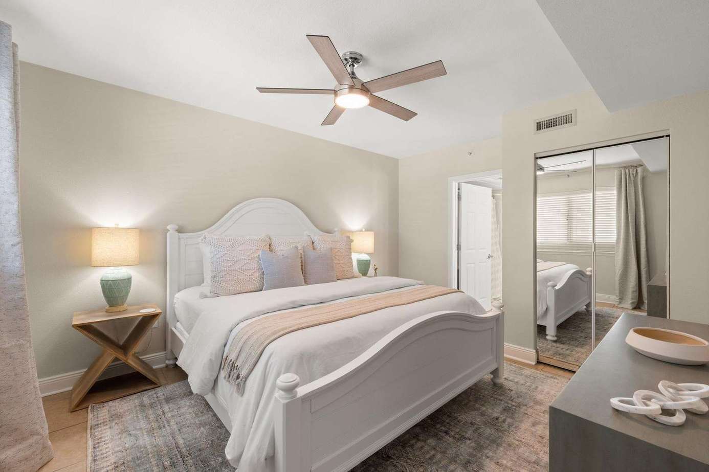 Emerald Beach Resort #2328 | Mer Vue
