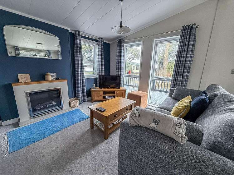 32109OG⛱️ – 9, Ocean Glade Phase 1, 2 bed, 4 berth lodge with decking. Platinum-Deluxe rated. Preview 1