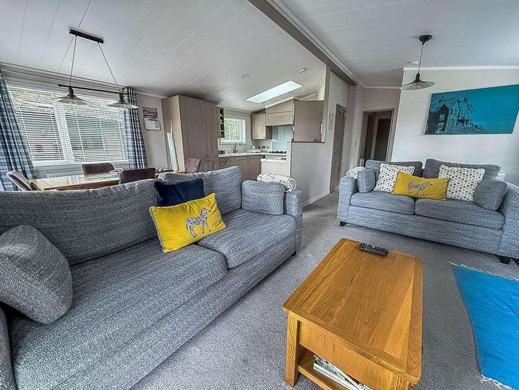 32109OG⛱️ – 9, Ocean Glade Phase 1, 2 bed, 4 berth lodge with decking. Platinum-Deluxe rated. Preview 3