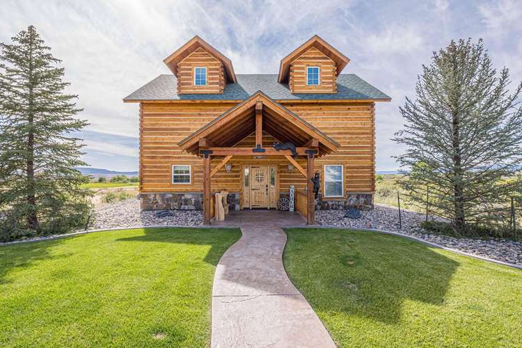 Rustic Retreat Vacation Rental Preview 0