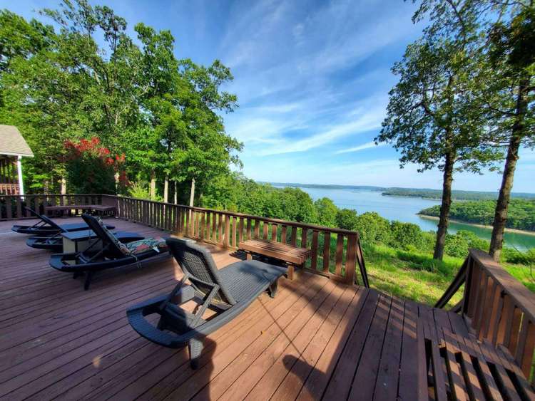 KINGSVIEW- Magnificent Private Lakefront Retreat with Breathtaking Views. Preview 0