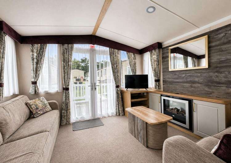 91068C⛱️ – Plot 68, Caldecott Hall, 3 bed, 8 berth caravan with decking, D/G & C/H Diamond rated. Preview 5