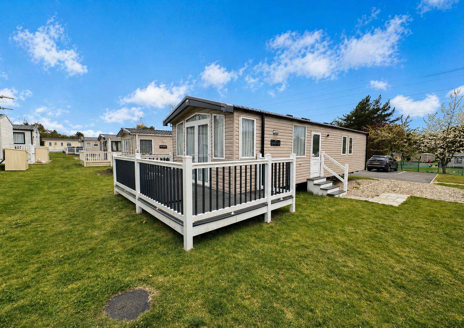 91068C⛱️ – Plot 68, Caldecott Hall, 3 bed, 8 berth caravan with decking, D/G & C/H Diamond rated. - property