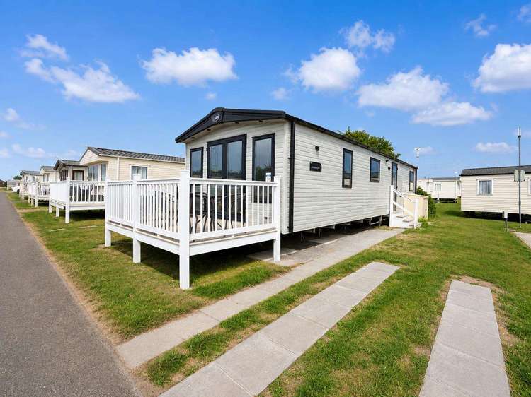 50056K⛱️ – Kittiwake, 2 bed, 6 berth caravan with decking, D/G and C/H. Diamond rated. Preview 0