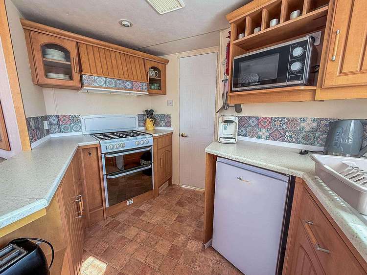 23013C⭐ – Chelsea area, 3 bed, 8 berth caravan with decking. Ruby rated. Preview 5