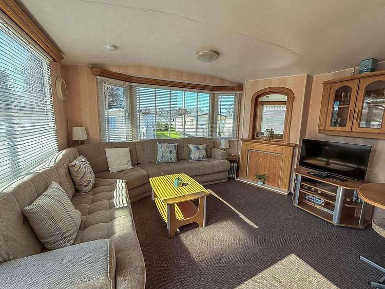 23013C⭐ – Chelsea area, 3 bed, 8 berth caravan with decking. Ruby rated. Preview 4