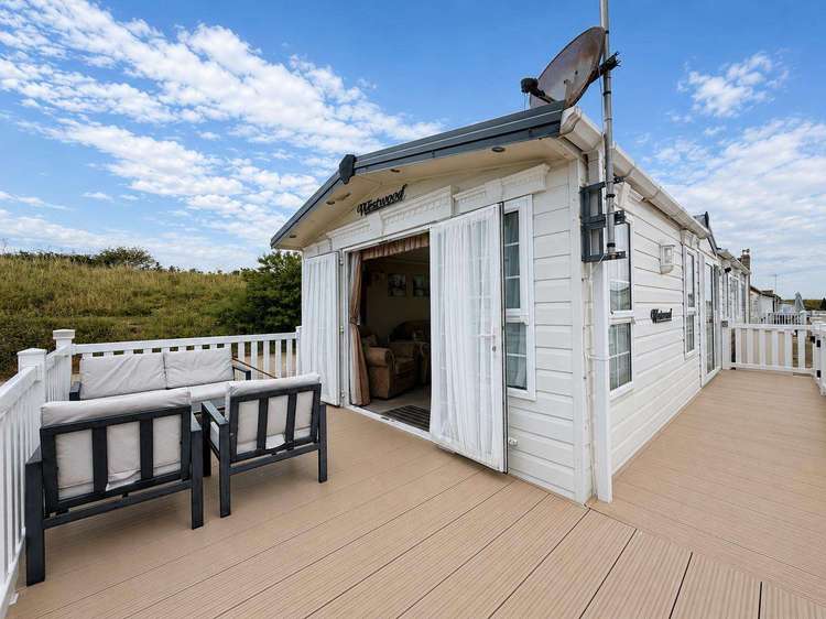 17306BR⭐ – Backwater Rise area, 2 bed, 6 berth caravan with decking. Opal Rated. Preview 5