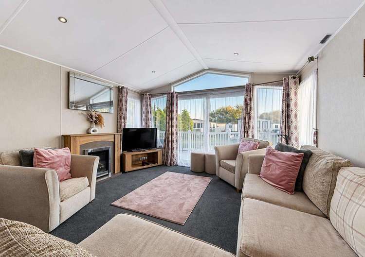 33026M⭐ – Morningside, 3 bed, 8 berth caravan with decking and pond views. Diamond rated. Preview 5