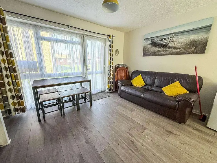 18151B⛱️ – Bermuda, 2 bed, 5 berth chalet with free unlimited Wi-Fi. Ruby rated. Preview 3