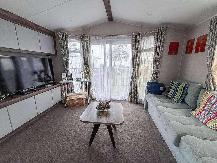 32055AZ⭐ – Azure Seas, 2 bed, 6 berth caravan with decking. Diamond rated. Preview 5