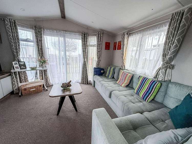 32055AZ⭐ – Azure Seas, 2 bed, 6 berth caravan with decking. Diamond rated. Preview 4