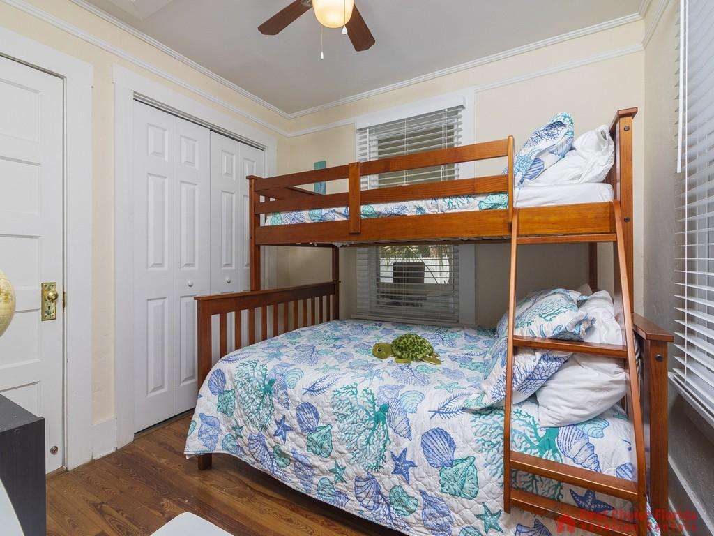 Seahorse Cottage Guest Bedroom - Sleeps 3