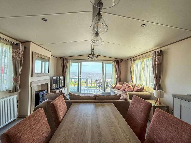 80001H⛱️ – Horizons area, 3 bed, 8 berth caravan with full sea views. Platinum-Deluxe rated. Preview 5