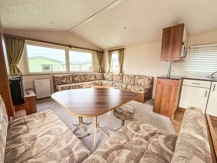 23020T⭐- Tudor area, 2 bed, 6 berth caravan with D/G and C/H. Ruby rated. Preview 4