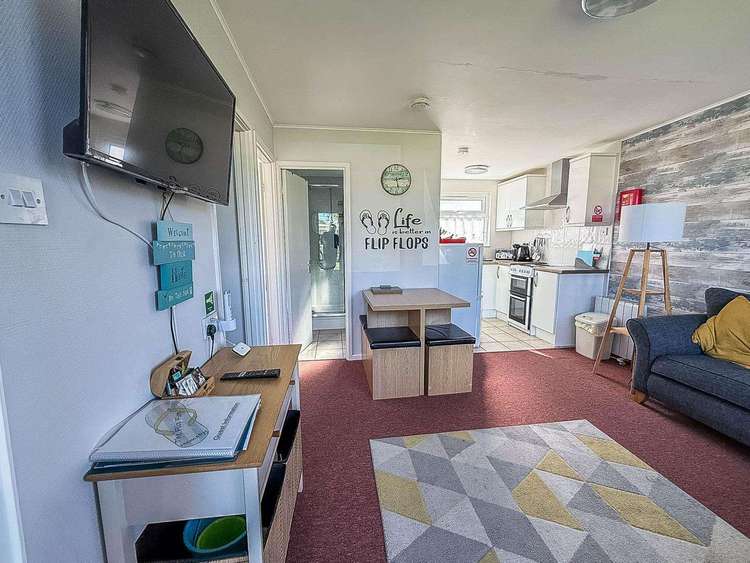 59096S⭐ – Seadell Chalet, 2 bed, 5 berth chalet with D/G. Ruby rated. Preview 1