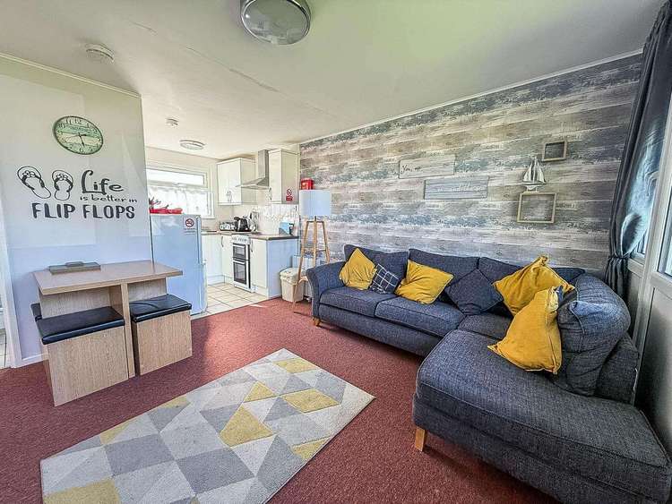 59096S⭐ – Seadell Chalet, 2 bed, 5 berth chalet with D/G. Ruby rated. Preview 4