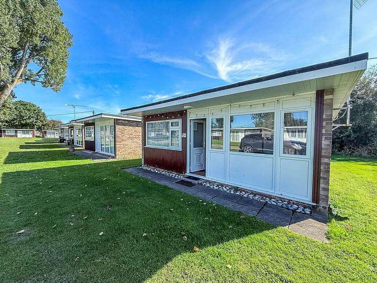 59096S⭐ – Seadell Chalet, 2 bed, 5 berth chalet with D/G. Ruby rated. Preview 0
