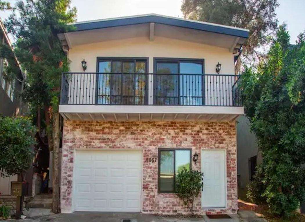 #364 Upper Duplex 2BR Hollywood Hills Apartment Laurel Canyon