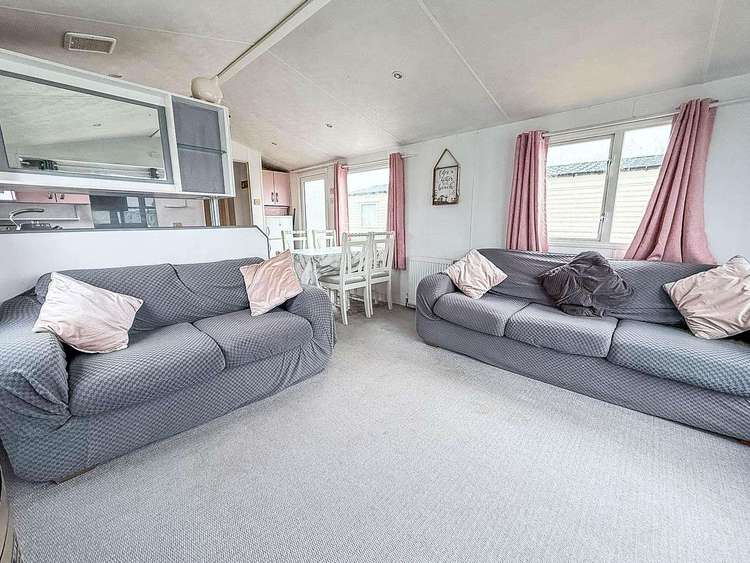28010KV⭐ – Kestrel View, 3 bed, 8 berth caravan with decking. Opal rated. Preview 5