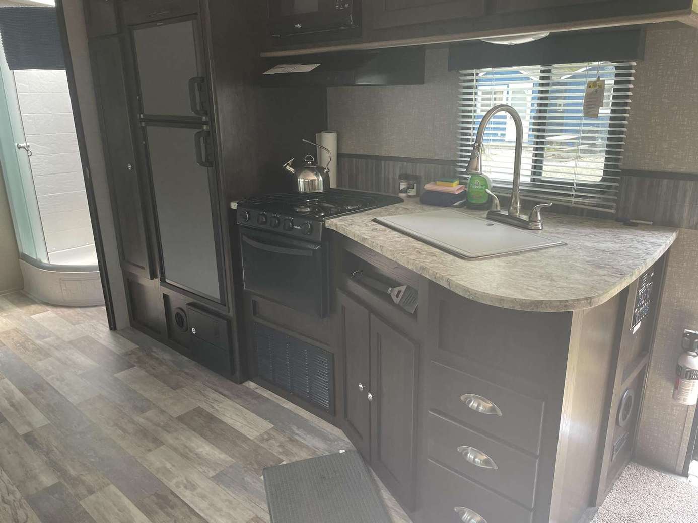 2017 Camper i003790 preview