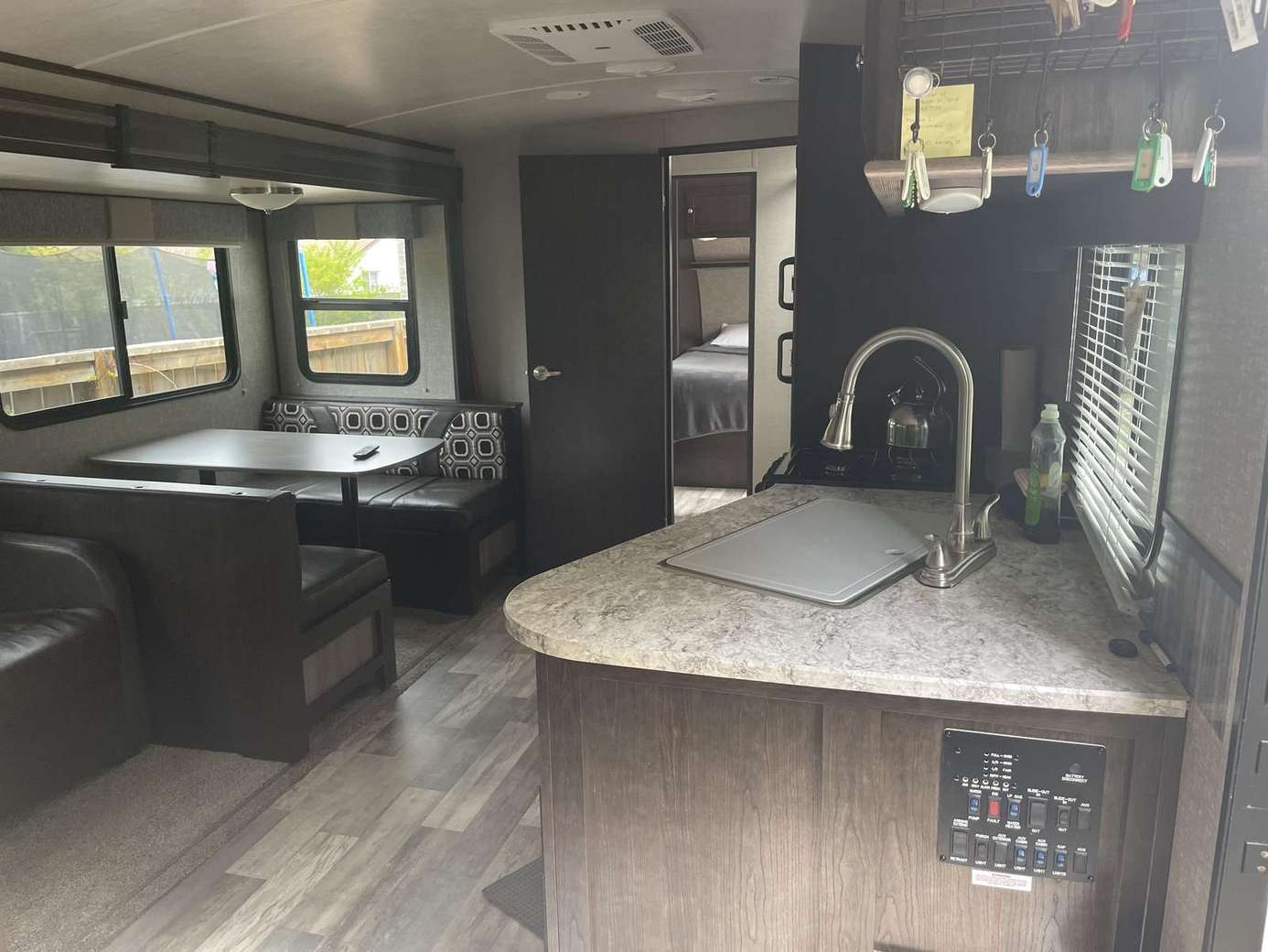 2017 Camper i089201 preview