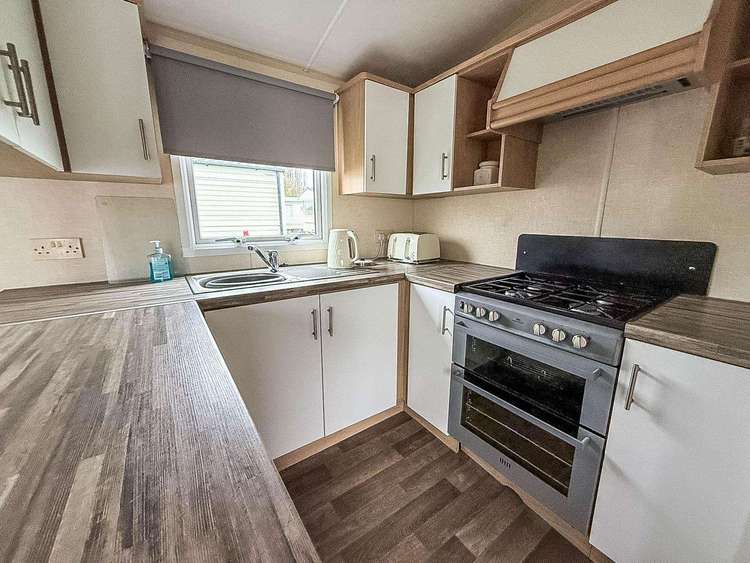50021F⭐ – Fulmar, 3 bed, 8 berth caravan with D/G & C/H. Ruby rated. Preview 4