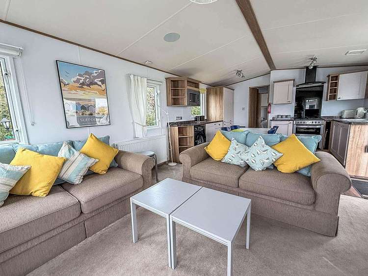 60022M⭐ – Mallard area, 2 bed, 6 berth caravan with decking. Diamond rated. Preview 5
