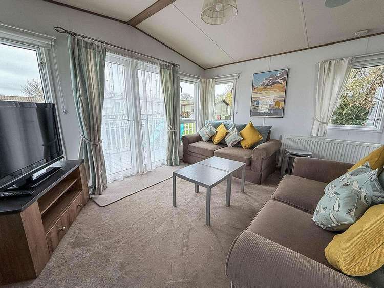 60022M⭐ – Mallard area, 2 bed, 6 berth caravan with decking. Diamond rated. Preview 4