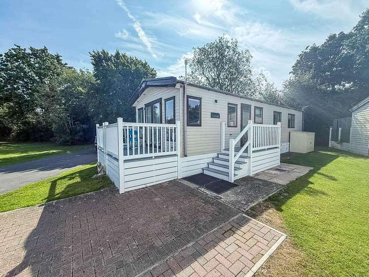 60022M⭐ – Mallard area, 2 bed, 6 berth caravan with decking. Diamond rated. Preview 0