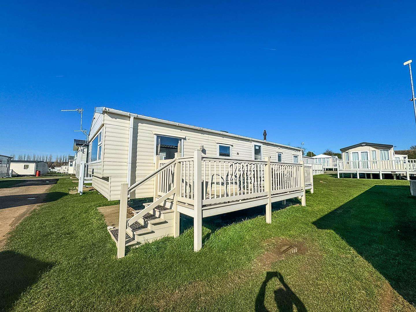 Experience the ultimate comfort and relaxation with this dog-friendly 8 berth caravan with decking at Manor Park Holiday Park in Hunstanton. - property