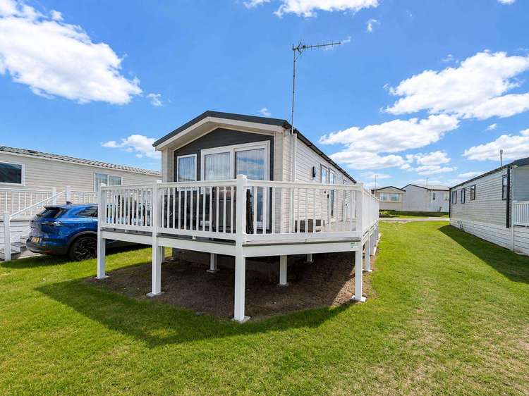 68007CL⛱️ – CL area, 2 bed, 6 berth caravan with decking, D/G and C/H. Opal rated. Preview 0