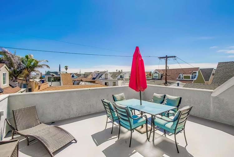 FAB Beach House-Sleeps 12, Garage, Parking, Beach! Preview 0