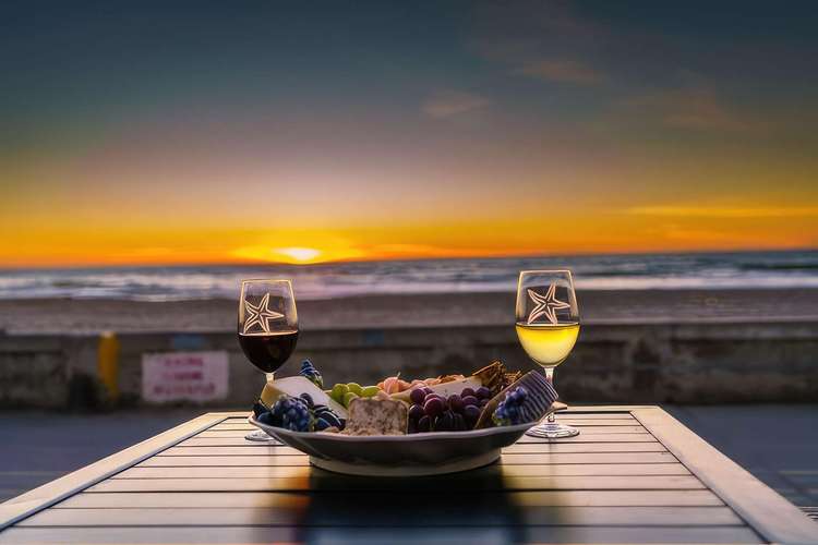 Redondo Oceanfront-Mission Beach Home, Sleeps 11! Preview 0