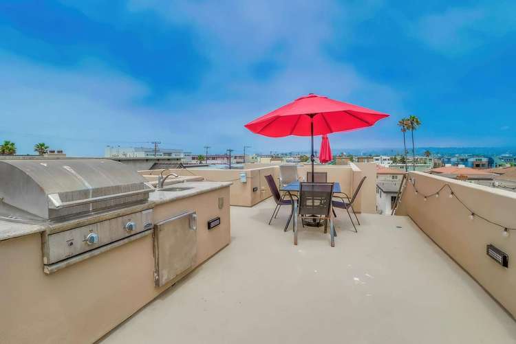 Jamaica Palms-Rooftop Deck, Patio w BBQ, Garage! Preview 0