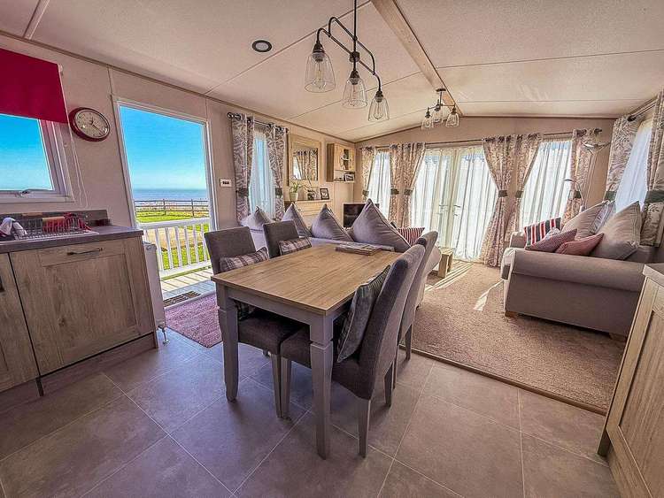 68040CR⭐ – CR area, 2 bed, 6 berth caravan with decking and seaviews! Diamond rated. Preview 4