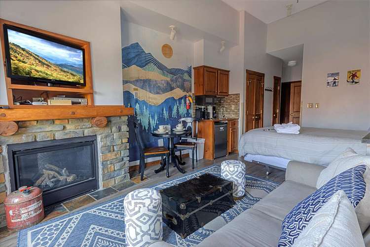 414 Highland House Preview 0