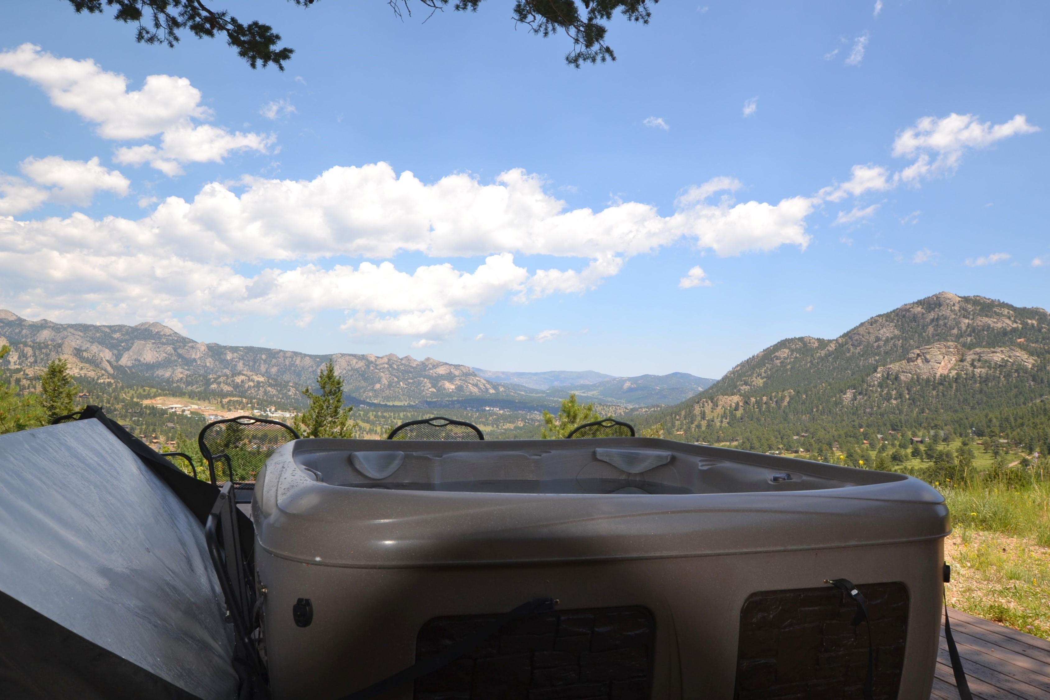 Estes Views Cabin Cabin with huges views and a hot tub Ponderosa