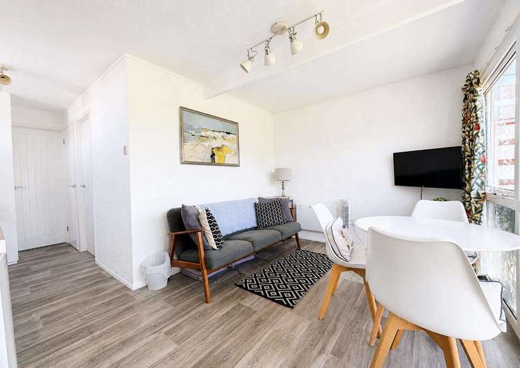 92031CS⭐ – Cedar Springs 31, 2 bed, 4 berth chalet. Ruby rated. Preview 4