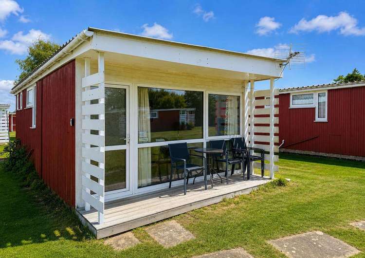 92031CS⭐ – Cedar Springs 31, 2 bed, 4 berth chalet. Ruby rated. Preview 1