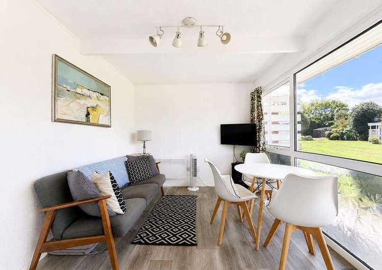 92031CS⭐ – Cedar Springs 31, 2 bed, 4 berth chalet. Ruby rated. Preview 3