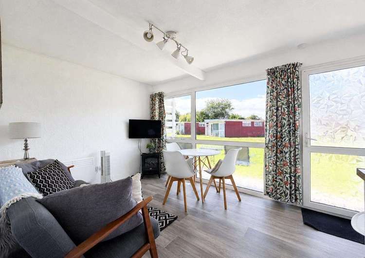 92031CS⭐ – Cedar Springs 31, 2 bed, 4 berth chalet. Ruby rated. Preview 2