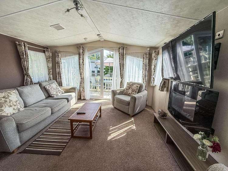 50005A⭐ – Albatross, 3 bed, 8 berth caravan with decking, D/G & C/H. Opal rated. Preview 5