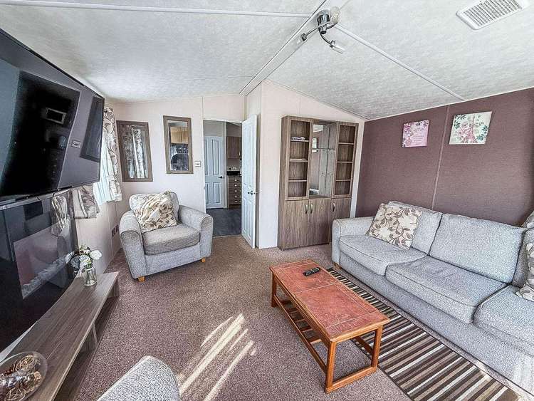 50005A⭐ – Albatross, 3 bed, 8 berth caravan with decking, D/G & C/H. Opal rated. Preview 4